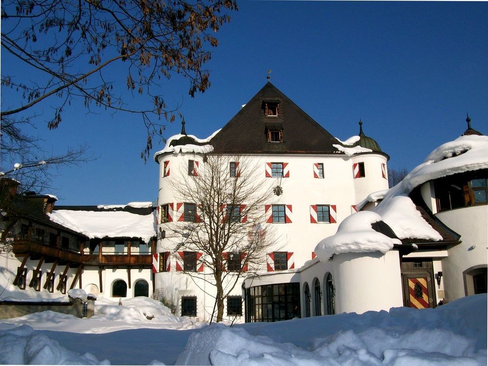 Family Schloss Rosenegg Hotel 4*