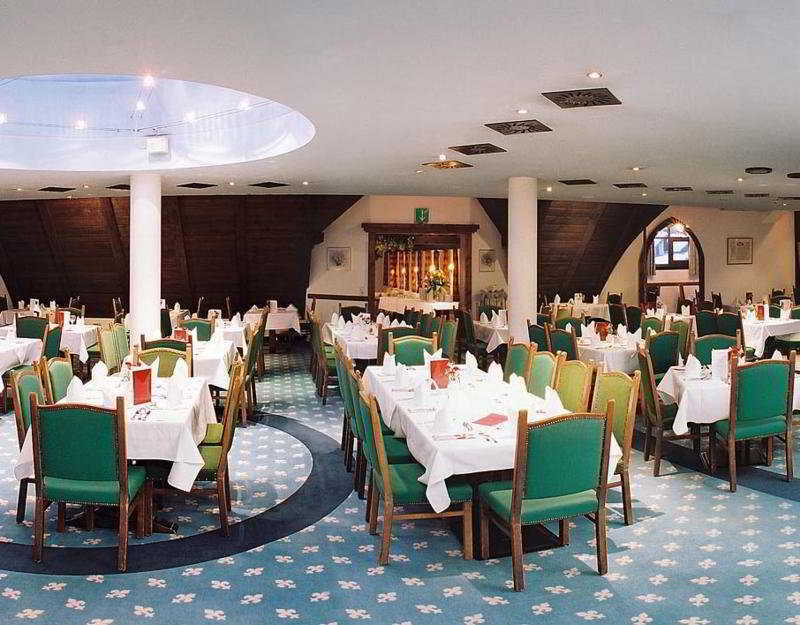 Family Schloss Rosenegg Hotel 4*